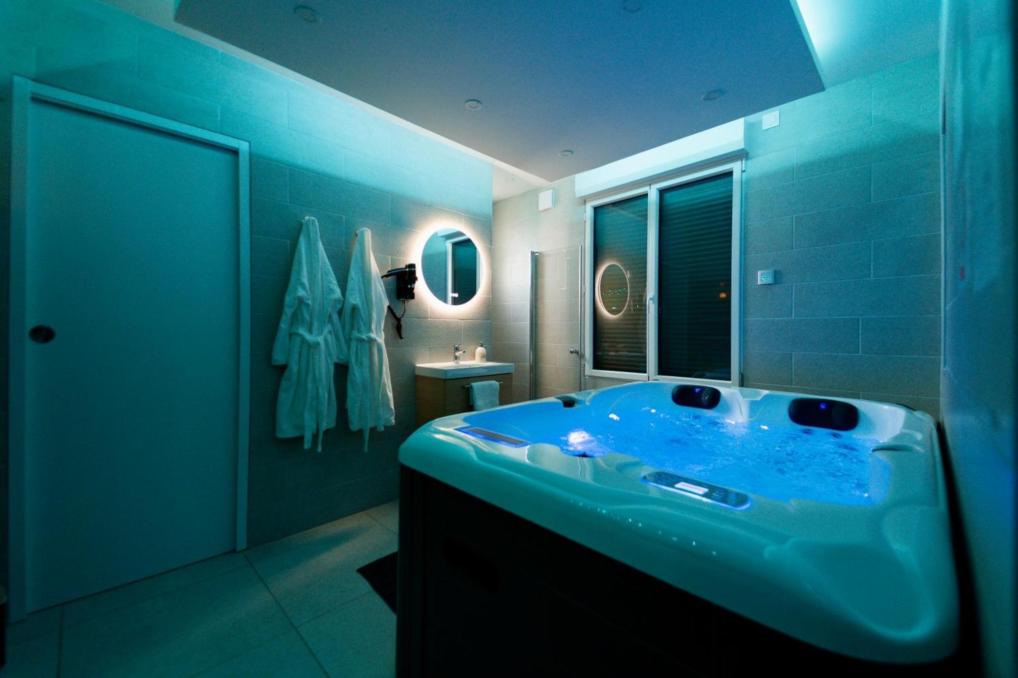 Escapade Relaxante - - Jacuzzi - Sauna - Prives Apartment L'Isle-Adam