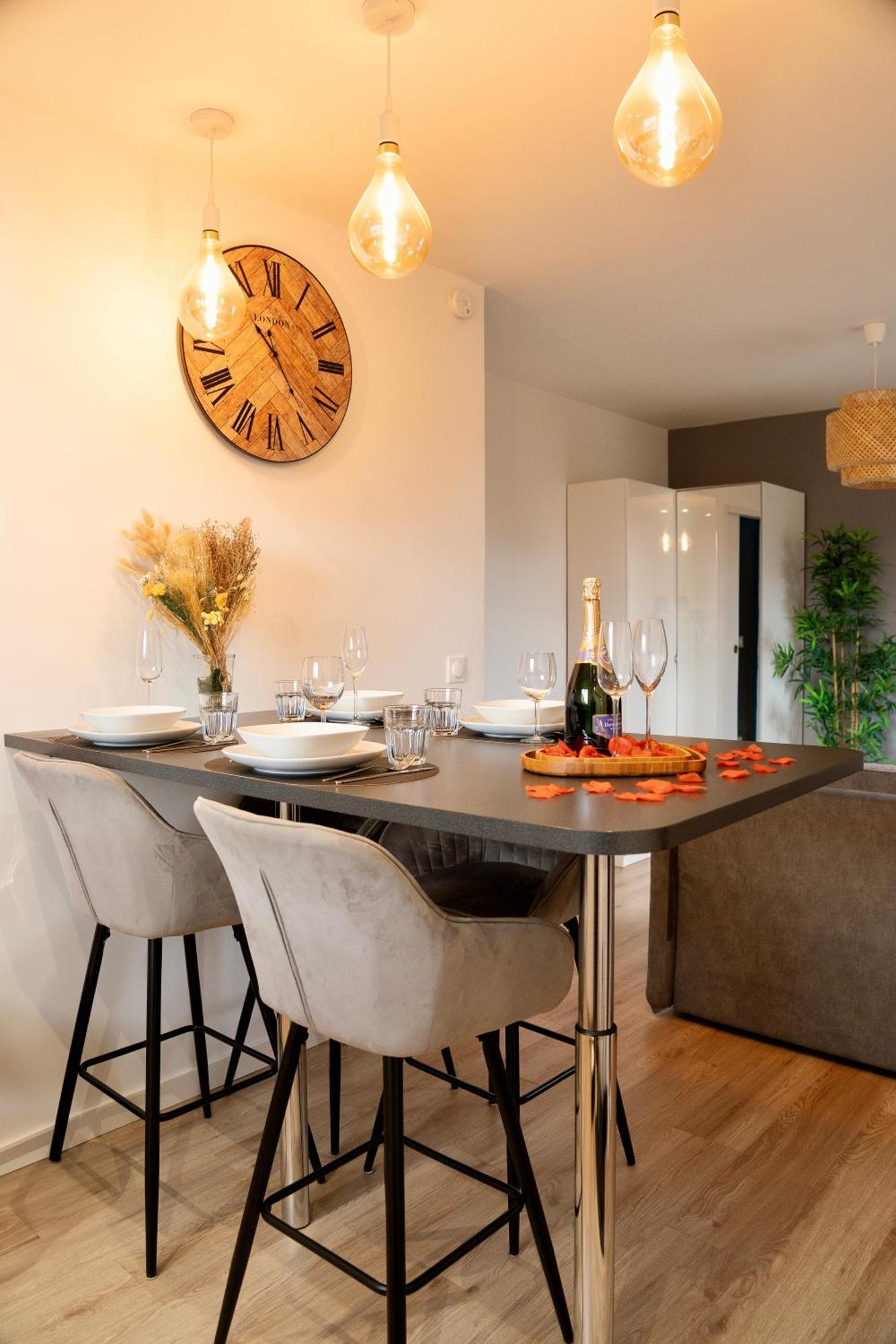 Escapade Relaxante - - Jacuzzi - Sauna - Prives Apartment *