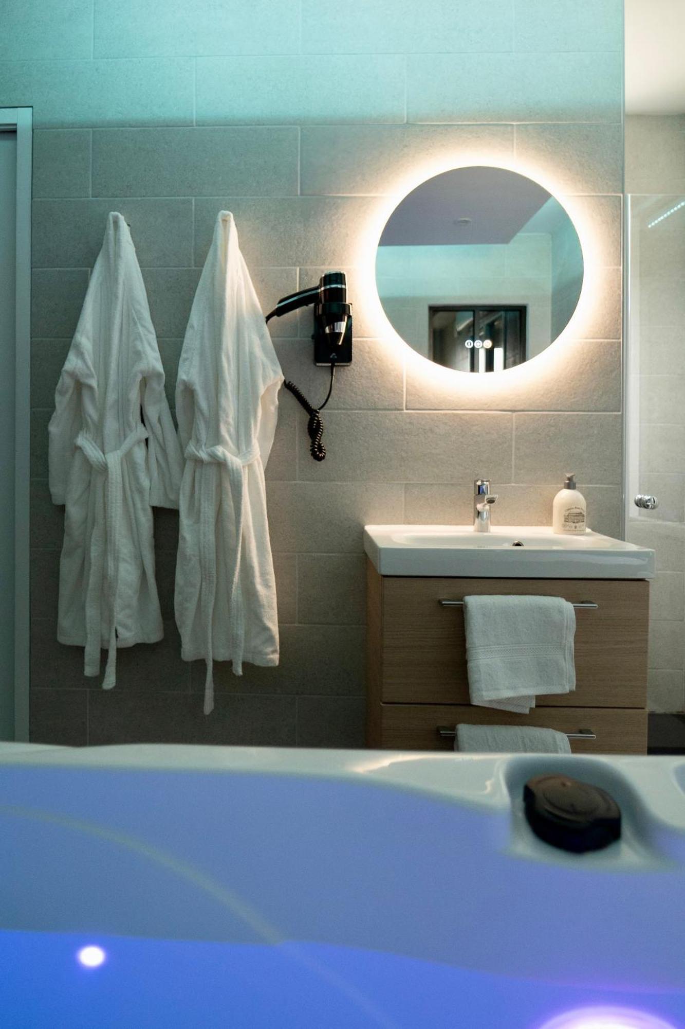 Apartment Escapade Relaxante - - Jacuzzi - Sauna - Prives L'Isle-Adam